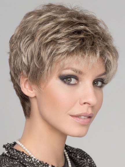 Coupe cheveux court femme 60 ans 2021