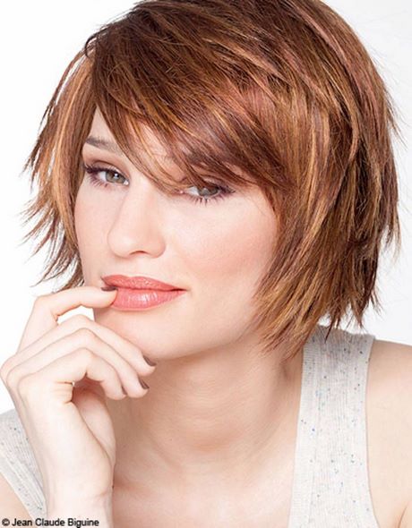 Coupe de cheveux femme mi long dégradé 2021