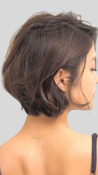 Coupe femme cheveux courts 2021