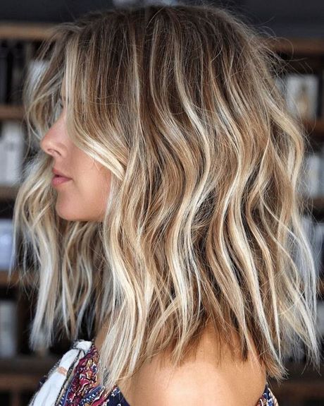 Tendance cheveux mi long 2021