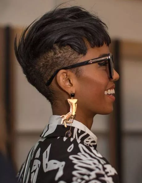 Coupe courte femme 2023 afro