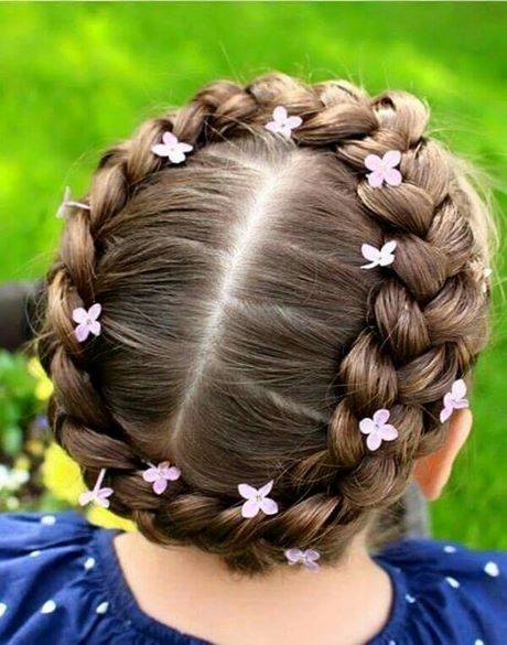 Belle coiffure pour petite fille