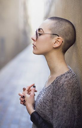 Cheveux rasés femme