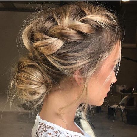 Chignon avec tresse sur le coté