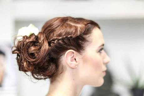 Chignon avec tresse sur le coté