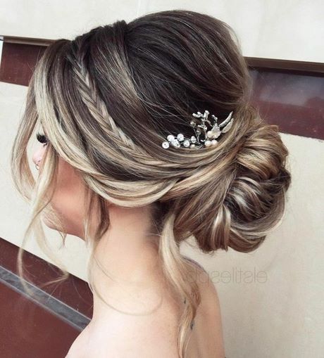 Chignon bas cheveux courts