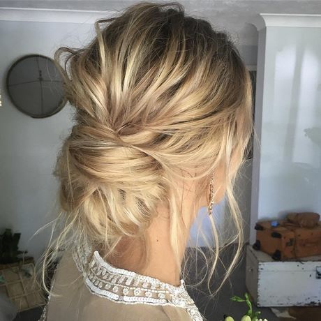 Chignon bas coiffé décoiffé