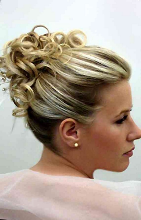 Chignon ceremonie cheveux mi long