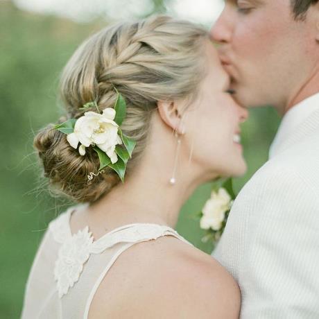 Chignon ceremonie cheveux mi long