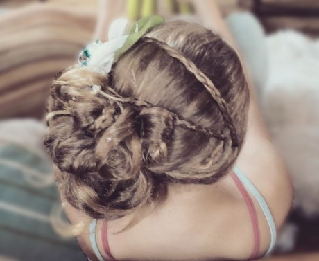 Chignon de mariage pour petite fille