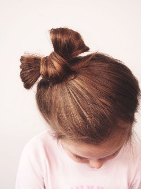 Chignon petite fille cheveux mi long