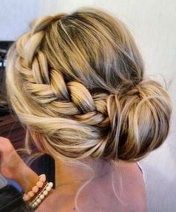 Chignon tresse sur le coté