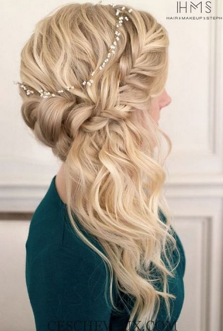 Coiffure attachée tresse