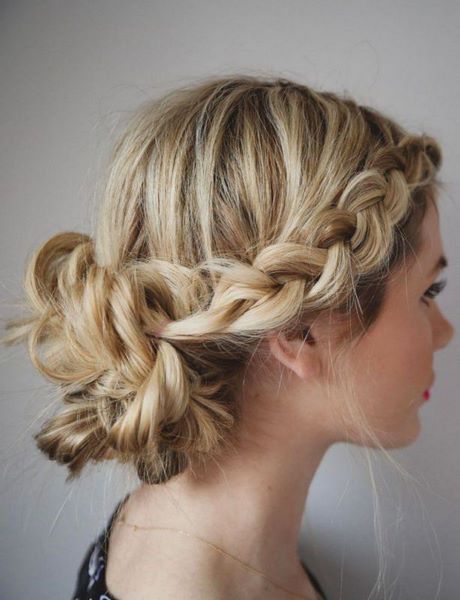 Coiffure attachée tresse