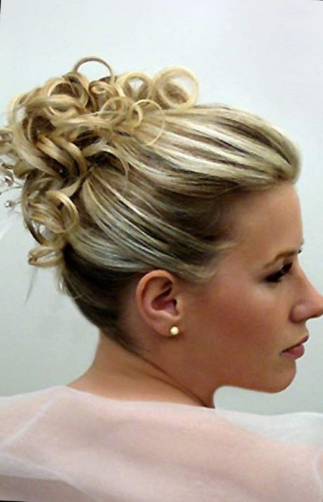 Coiffure mariage cheveux mi long invité