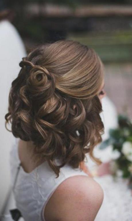 Coiffure mariage cheveux mi long ondulé