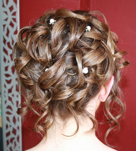 Coiffure mariage invitée cheveux mi long