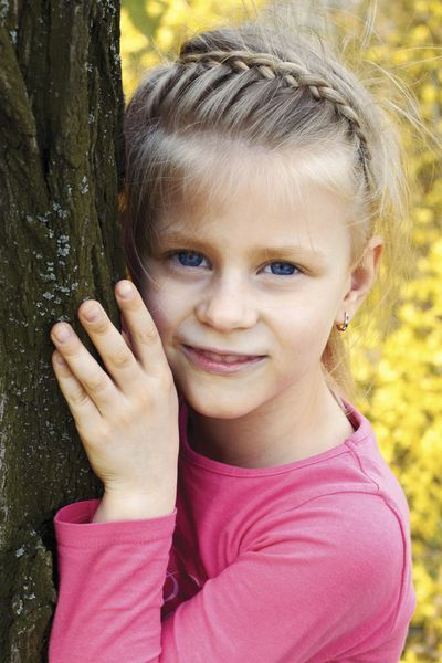 Coiffure petite fille cheveux court