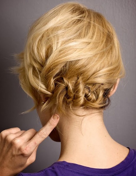 Idee chignon cheveux mi longs