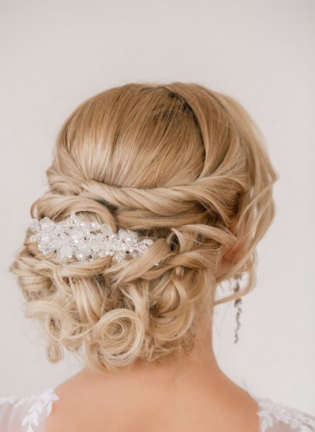 Chignon mariage avec boucle