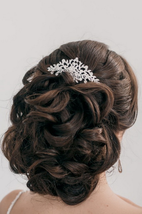 Chignon mariage avec boucle