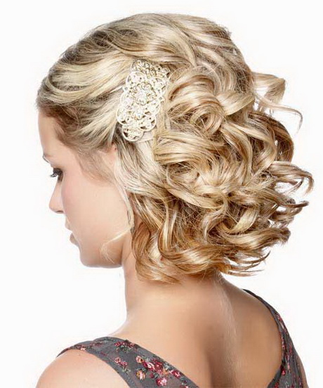 Coiffure de mariage cheveux bouclés