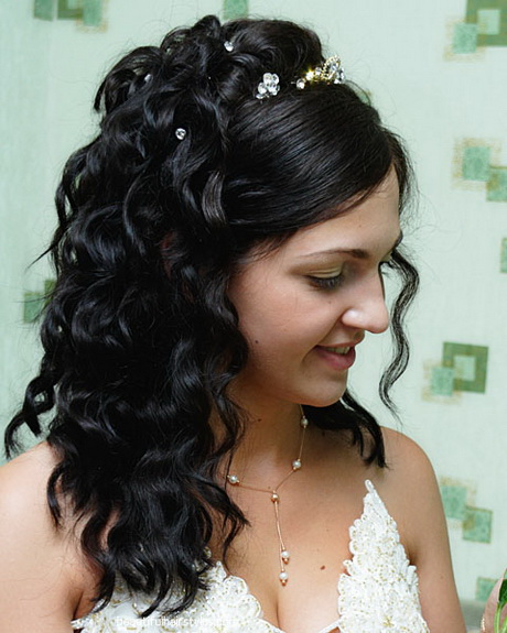 Coiffure de mariage cheveux bouclés