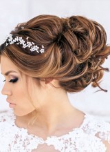 Coiffure de mariage cheveux long chignon