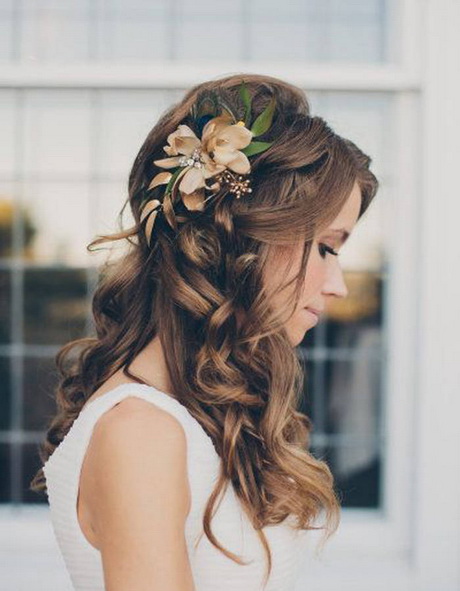 Coiffure mariage avec fleurs naturelles