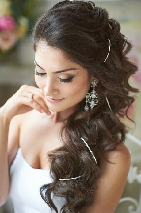 Coiffure mariage cheveux long frisés