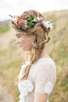 Coiffure mariée avec fleurs naturelles