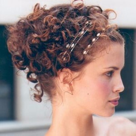 Coiffure mariée cheveux frisés