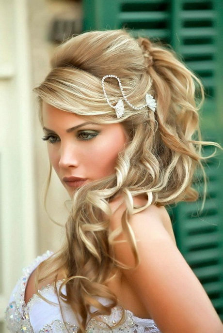 Coiffure pour mariage cheveux bouclés