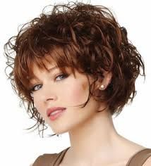 Coupe de cheveux pour cheveux frisés femme