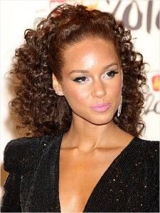 Idée coiffure cheveux bouclés