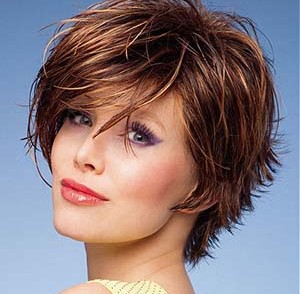 Modele coupe de cheveux court pour femme