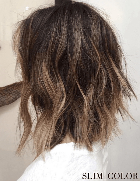 Balayage blond carré plongeant