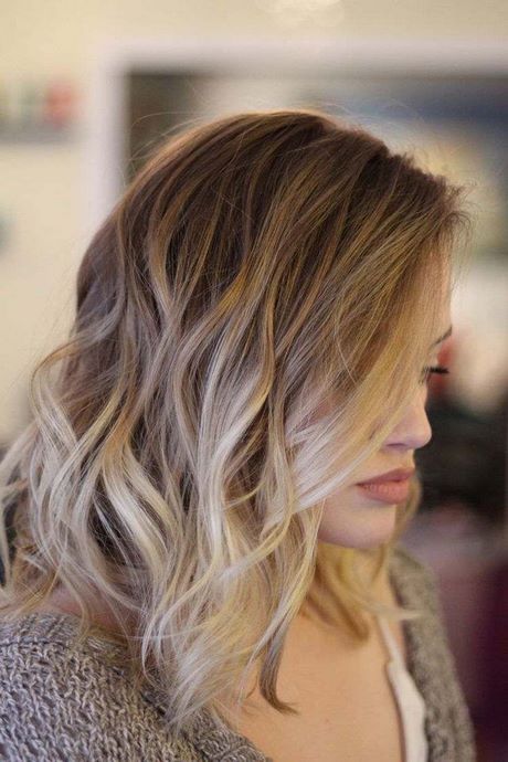 Blond californien cheveux courts