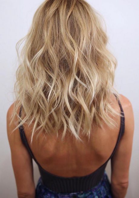 Blond californien cheveux courts