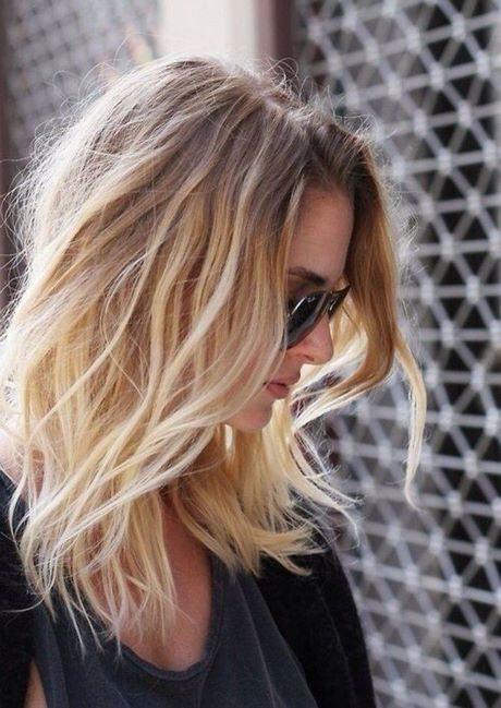 Blond californien cheveux courts