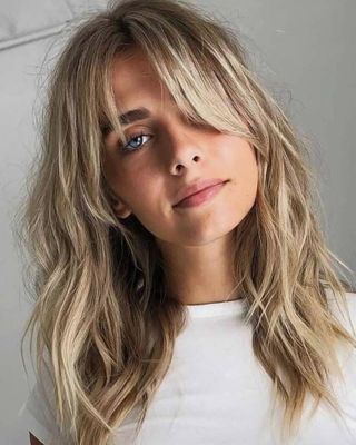 Blond californien cheveux courts