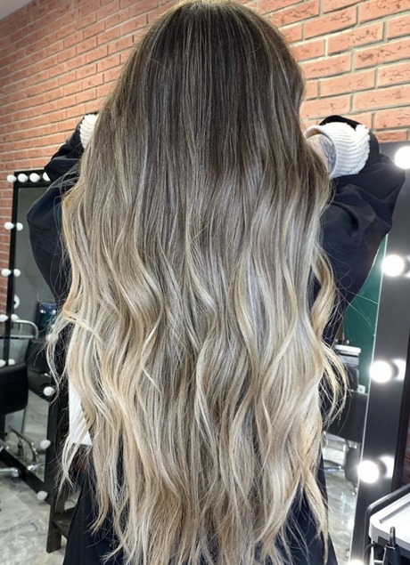 Carré long blond cendré