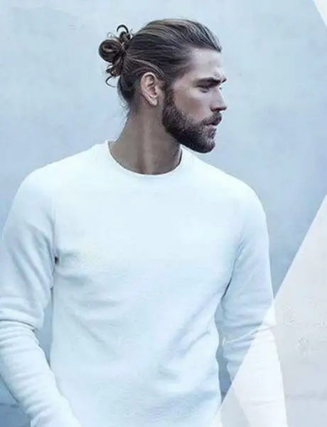 Cheveux attaché homme