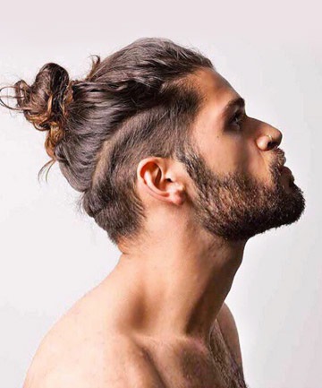 Cheveux attaché homme