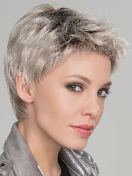 Cheveux court femme gris