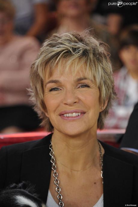 Cheveux courts femme 60 ans