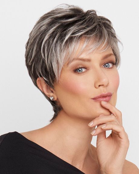 Coiffure cheveux gris femme 60 ans