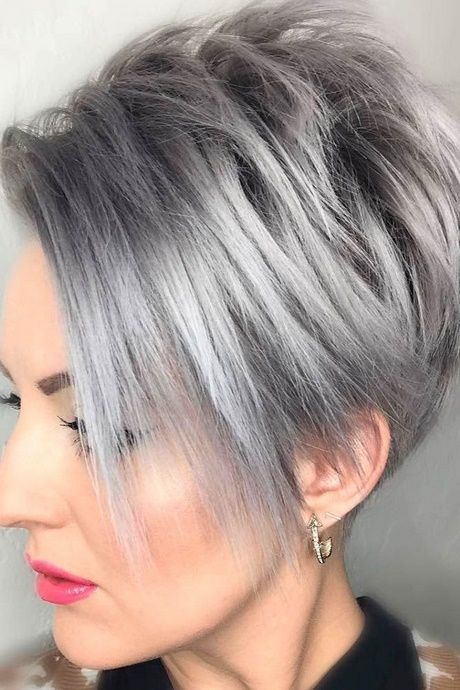 Coiffure courte femme cheveux gris