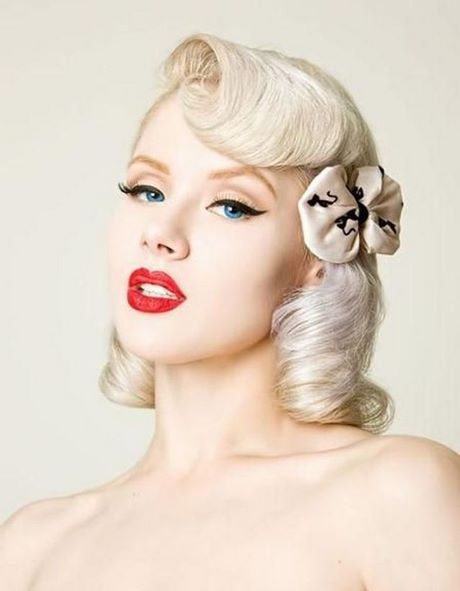 Coiffure pin up cheveux mi long