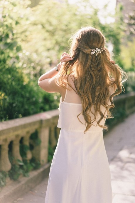 Coiffure pour ceremonie cheveux mi long